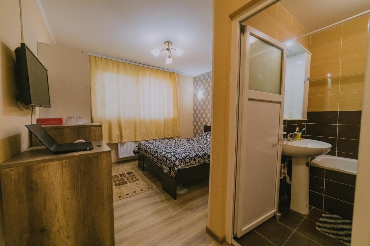 Hostel Denisa 布泽乌 外观 照片
