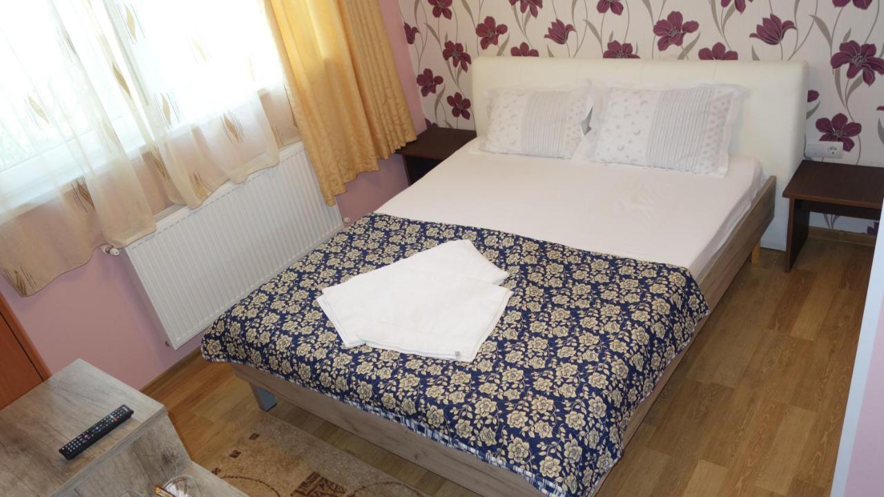Hostel Denisa 布泽乌 外观 照片